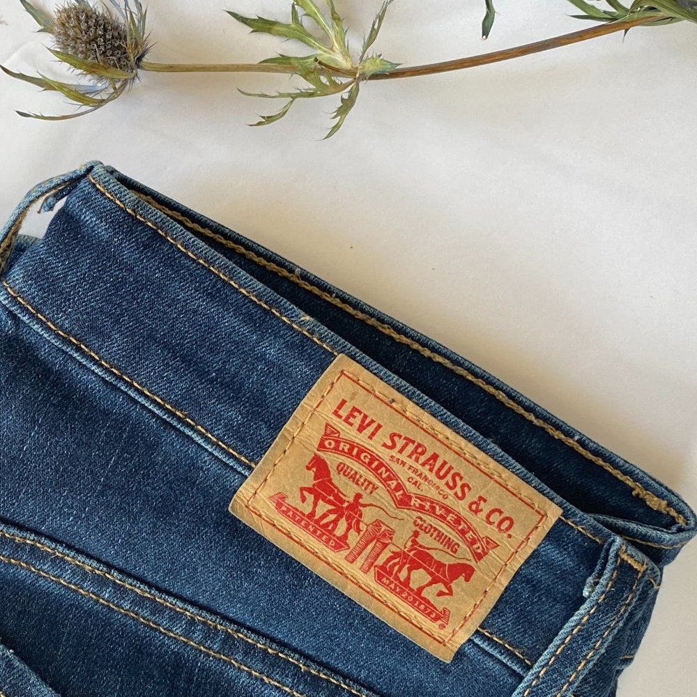 LEVI'S DARK WASH FLARE Jeans Size 28